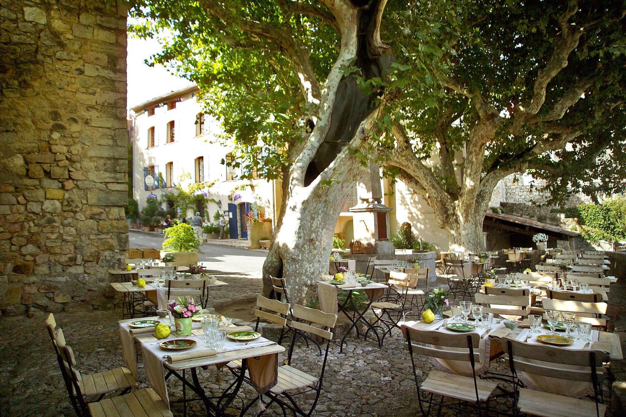 Hotel Restaurant Des Deux Rocs Seillans Exterior photo