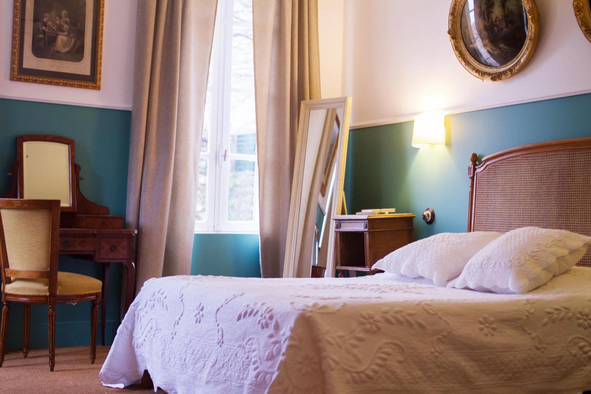 Hotel Restaurant Des Deux Rocs Seillans Room photo